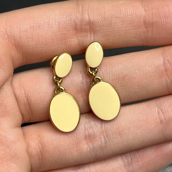 Vintage Lot of 5 Monet Pierced Earrings Gold Tone Mob Wife - Picture 4 of 6